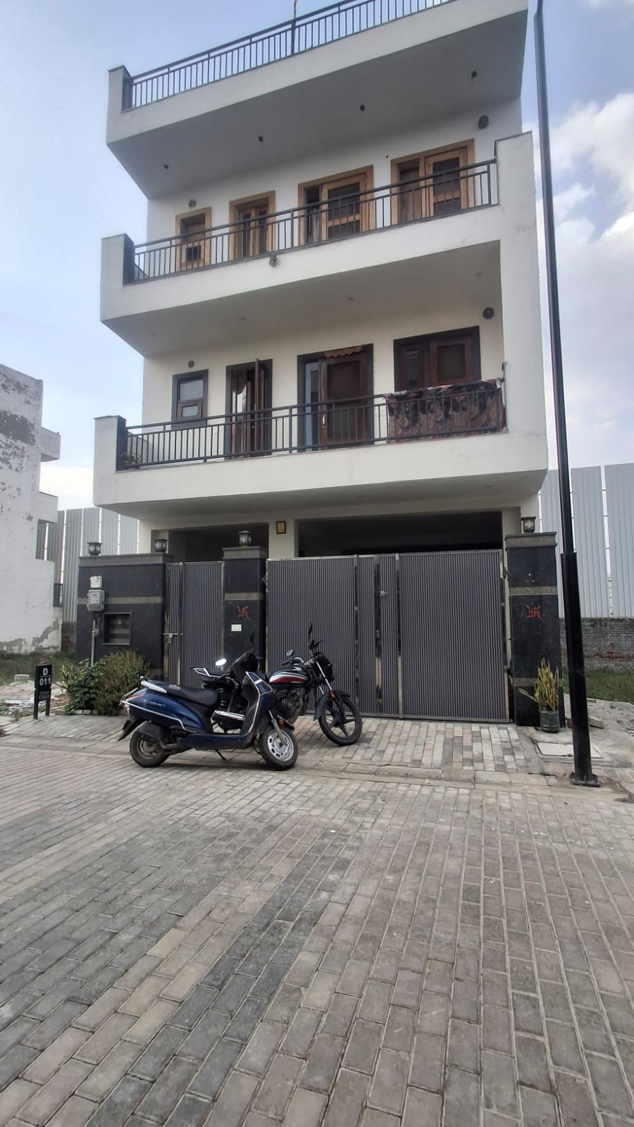 3bhk independent house in district 1 sector 81 faridabad haryana in Faridabad district 1